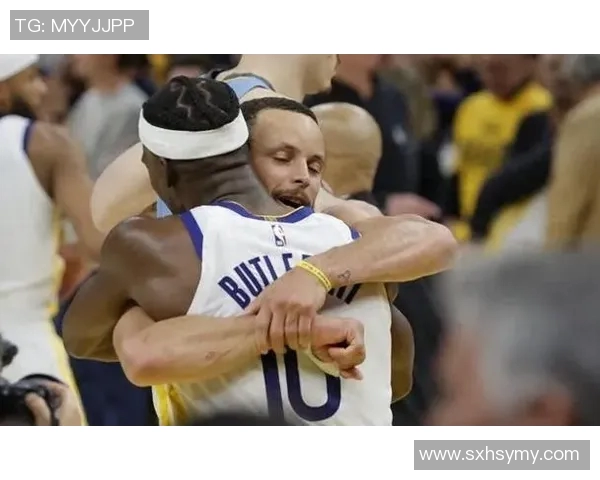 勇士与火箭激战三月二十九场面火爆球迷热情高涨 勇士与火箭激战三月二十九场面火爆球迷热情高涨